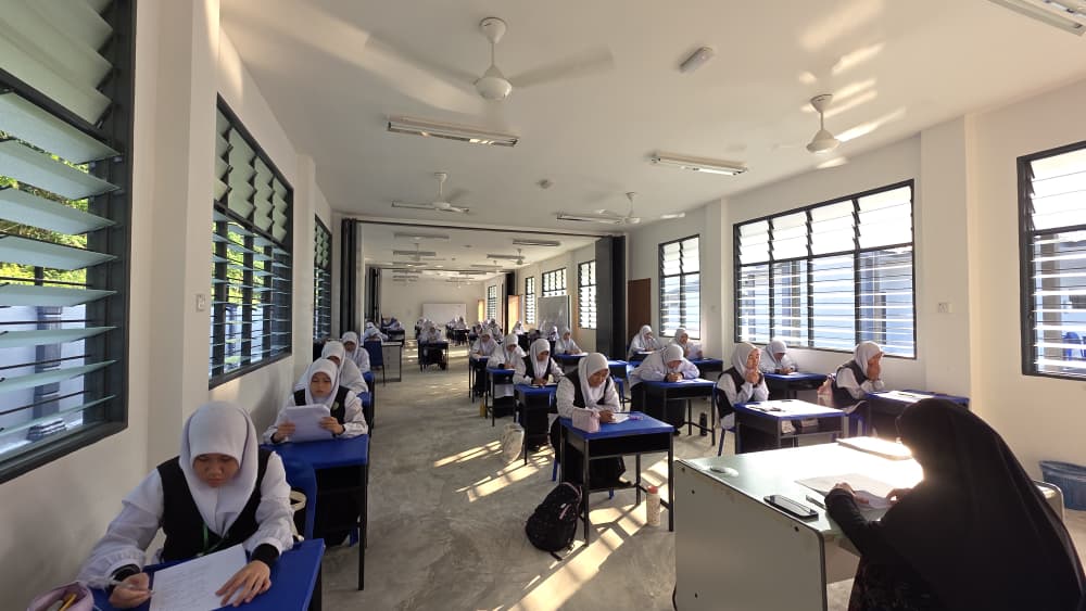 Suasana sebenar pelajar tahfiz belajar Al-Quran